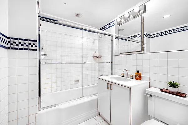 Sold by Compass | media 21