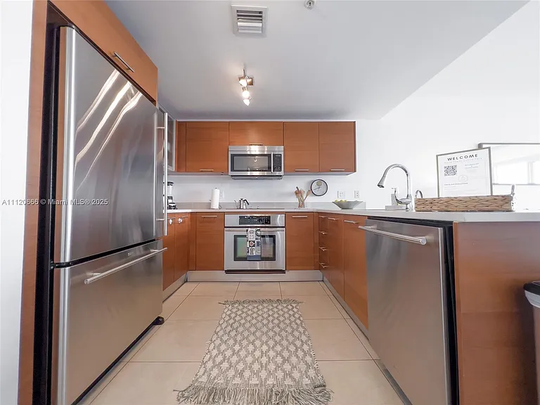 3250 NE 1st Ave #708 — Photo 9