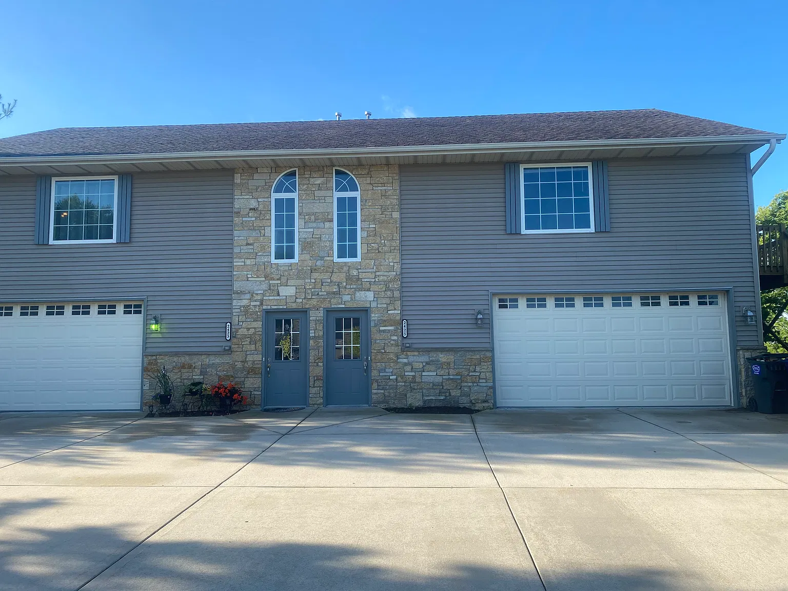3 bed, 1800 sqft, $2,200 — Photo 1