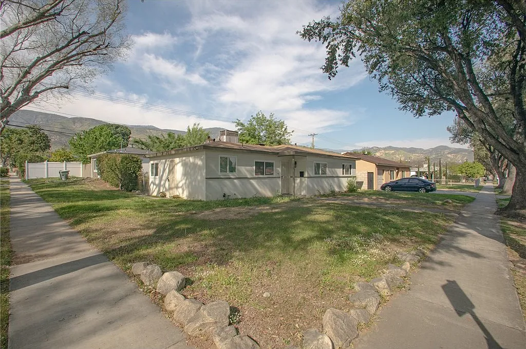 3 bed, 1087 sqft, $2,900 — Photo 1