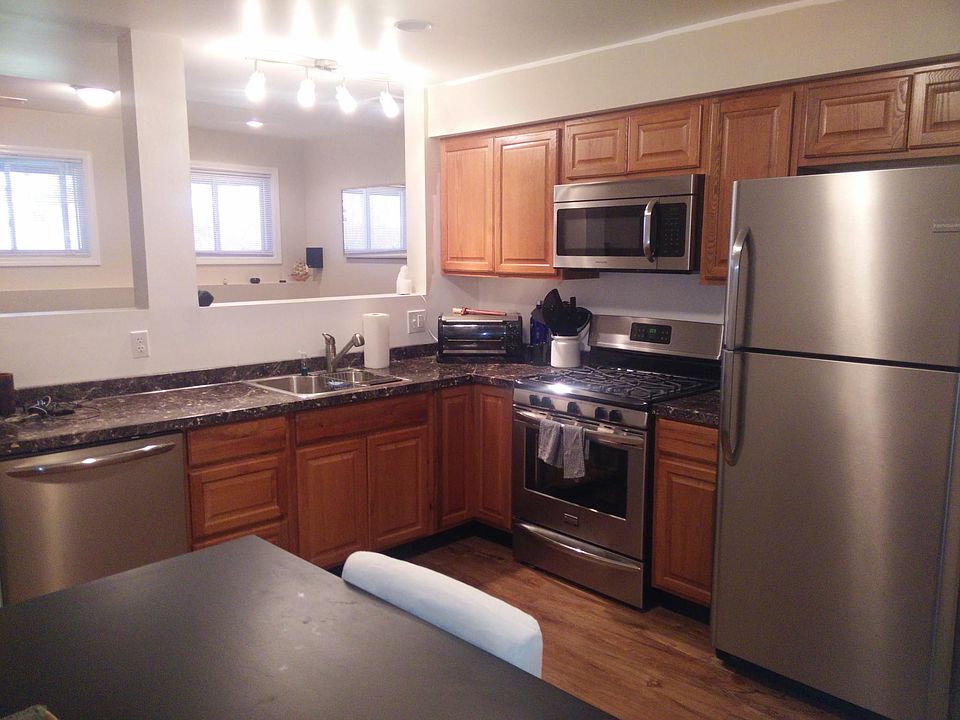 Kitchen - Stainless steel appliances 