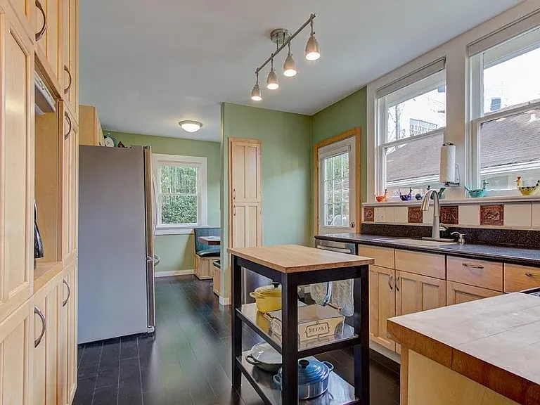 365 Wawona St — Photo 2