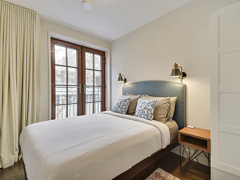 206 E 20th St #TOWNHOUSE — Photo 5