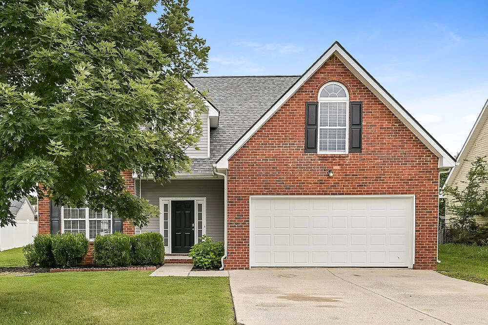 3 bed, 2.5 bath, 2124 sqft, $2,255 — Photo 1