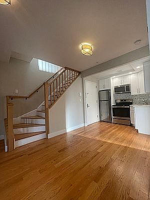 1st image of 72 Ryerson St Floor 2