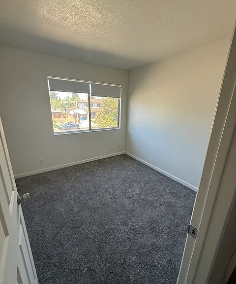 725 McKenzie Ct — Photo 16