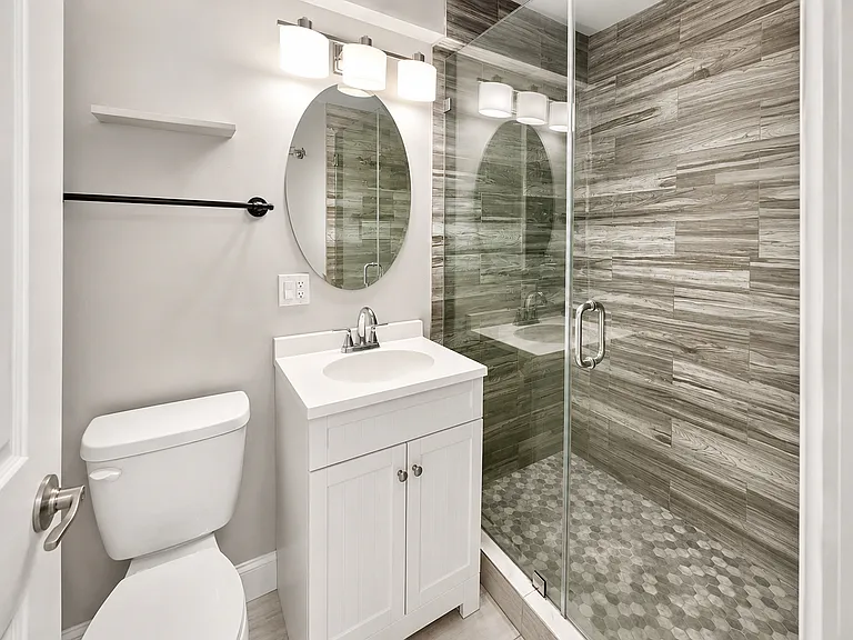 470A E 4th St #1 — Photo 7