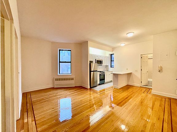 4th image of 437 W 44th St APT 5RE