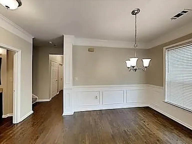 518 Sandringham Dr — Photo 25