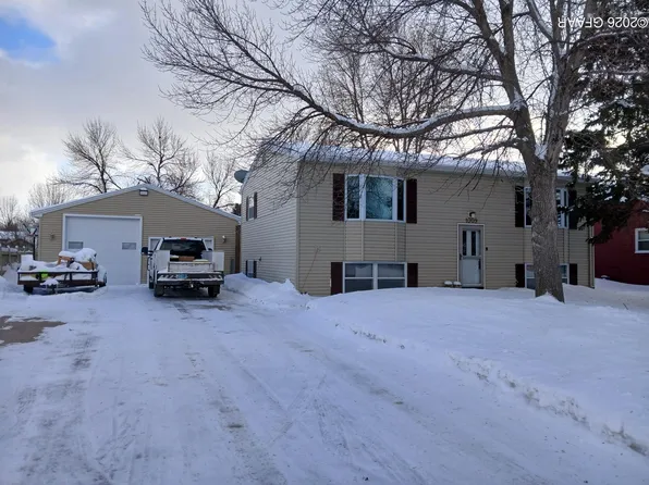 1009 21st St NW, East Grand Forks, MN 56721