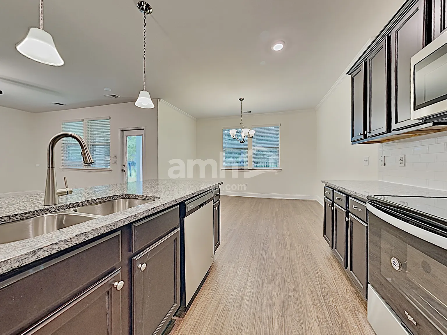 5 bed, 3.0 bath, 2372 sqft, $2,795 — Photo 4