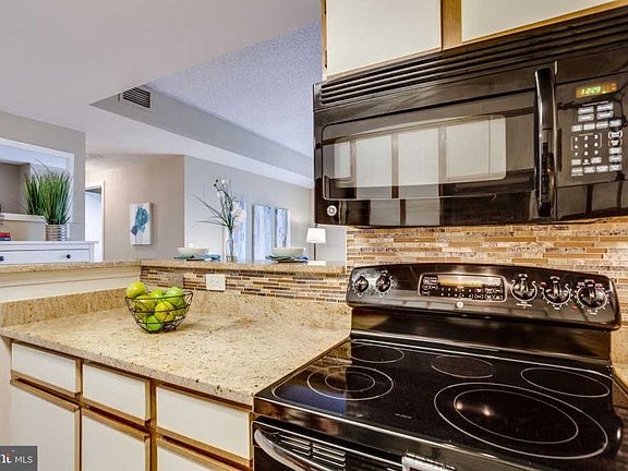 5th image of 22 Courthouse Sq APT 502