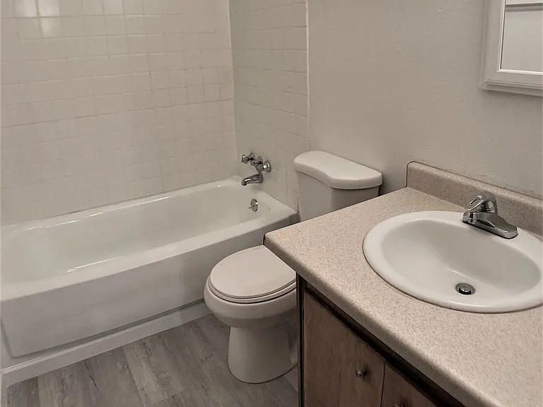 Edgemont Apartments — Photo 16
