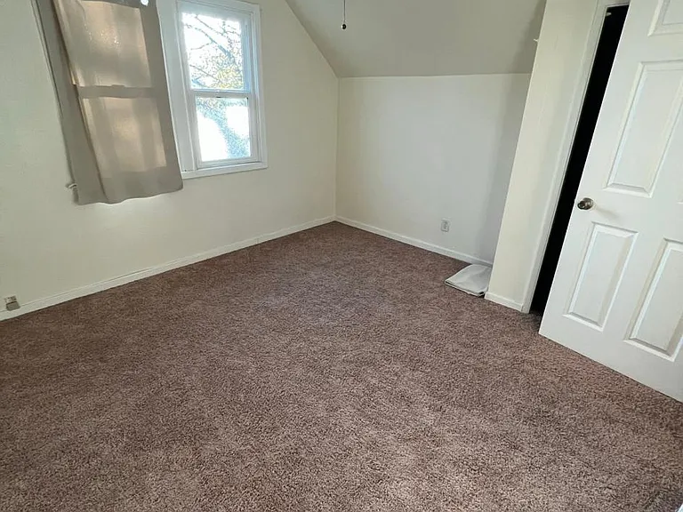 8301 NE Hassalo St — Photo 33