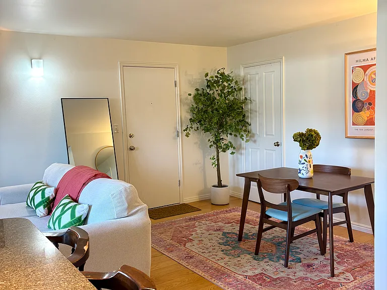 229 N B St #6 — Photo 4