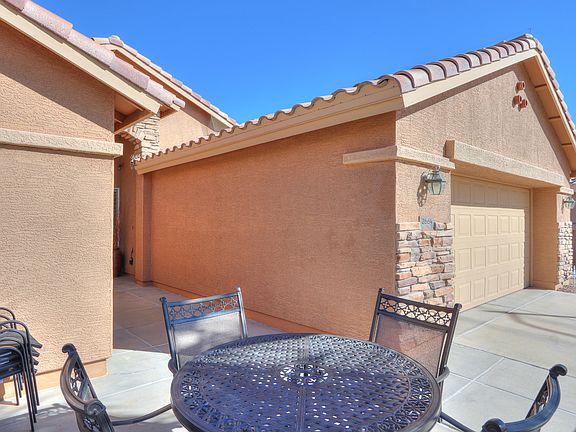 5th image of 2664 E Desert Wind Dr