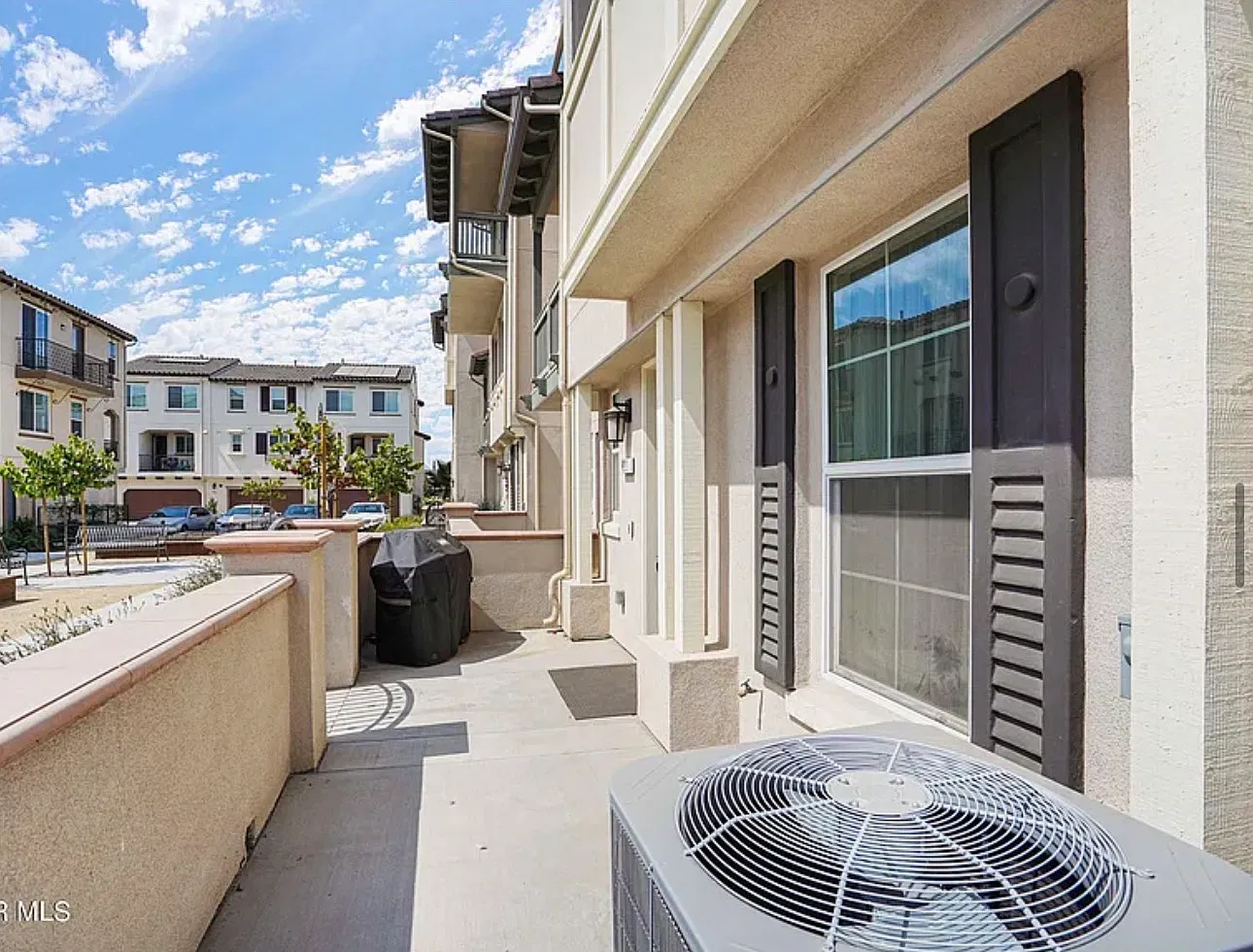 4 bed, 3.5 bath, 1927 sqft, $4,500 — Photo 3