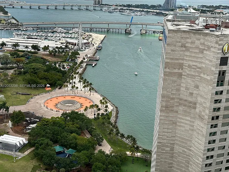 325 Biscayne Blvd #4320 — Photo 19