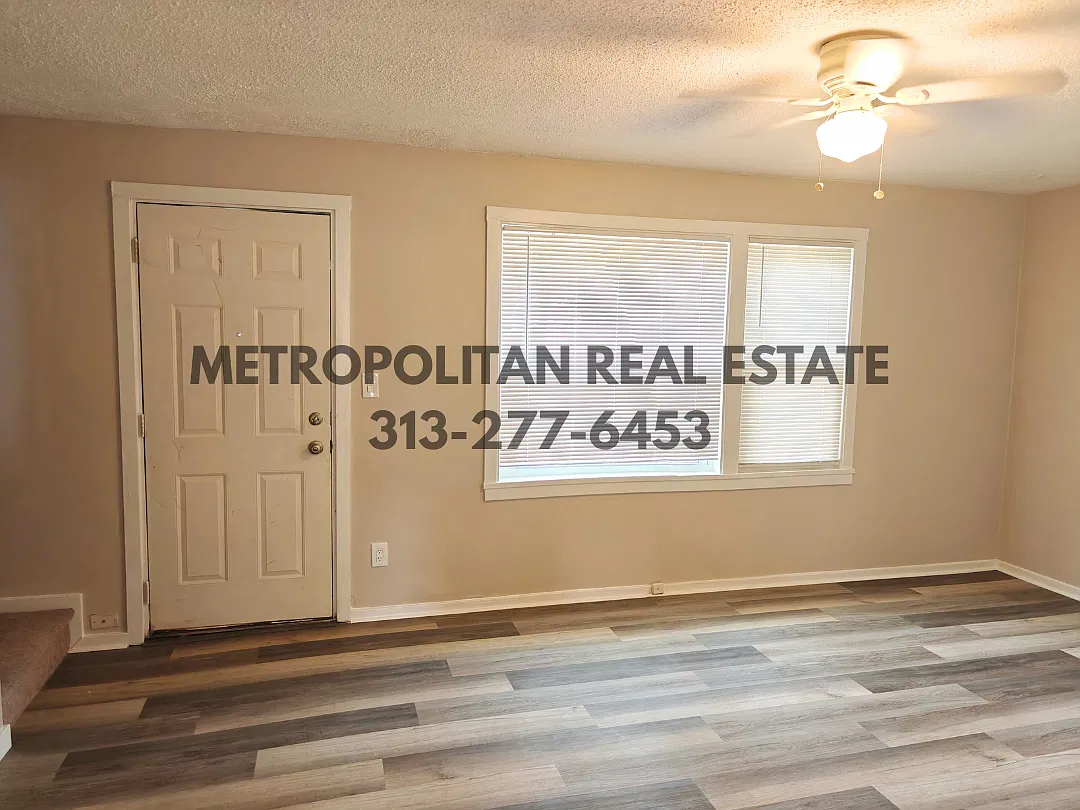 3 bed, 1054 sqft, $1,300 — Photo 2