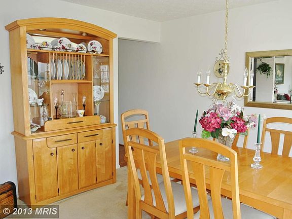 4th image of 1807 Earl Dr