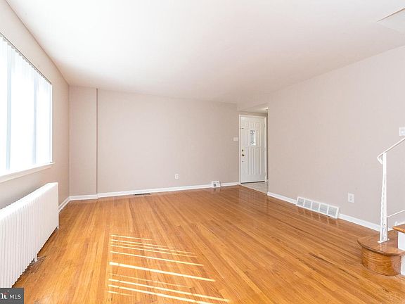 5th image of 813 Green Valley Dr