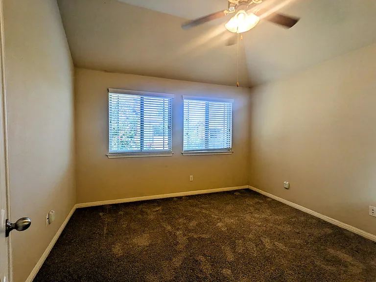 242 Rock Bluff Ln — Photo 16