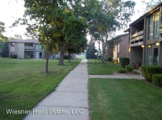 354 Bolson Dr APT 4, Oconomowoc, WI 53066