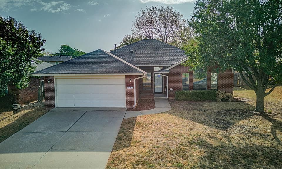 1st image of 437 Waterfront Dr