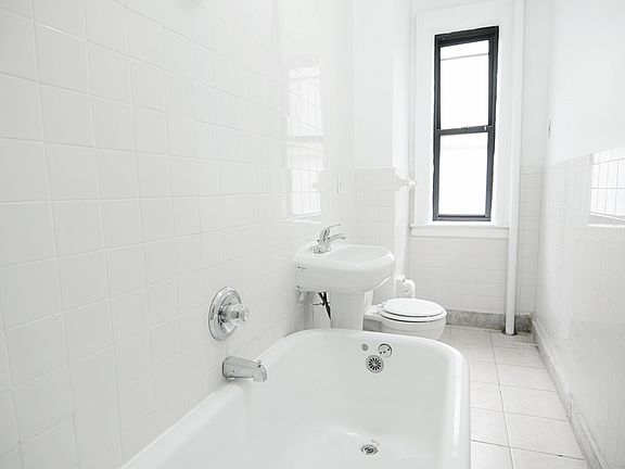 4th image of 201 W 107th St APT 14