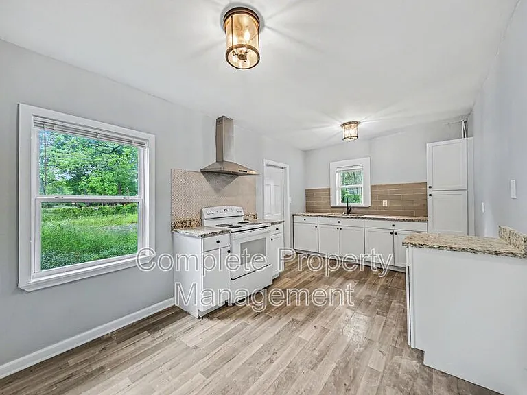 1900 Saint Charles Ave SW — Photo 6