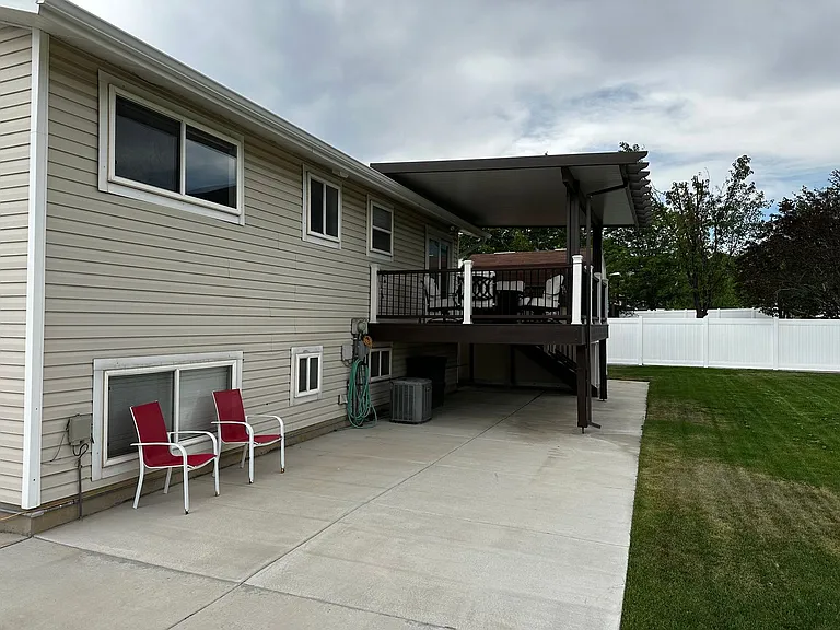 1102 E Sleepy Hollow Ln — Photo 34