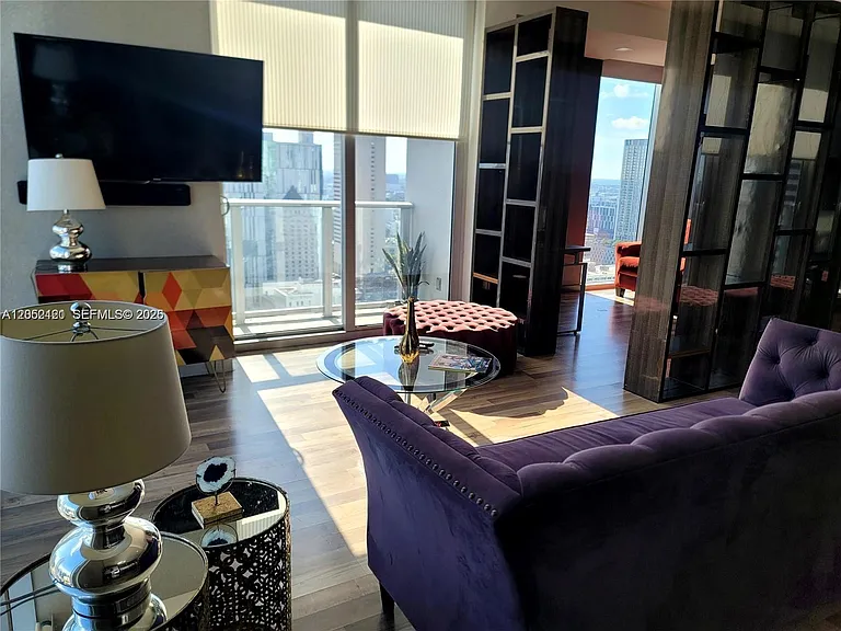 151 SE 1st St #Penthouse 11 — Photo 4