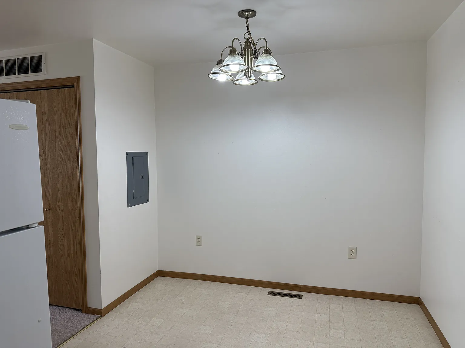 1324 8th Avenue Northeast - 8 — Photo 2