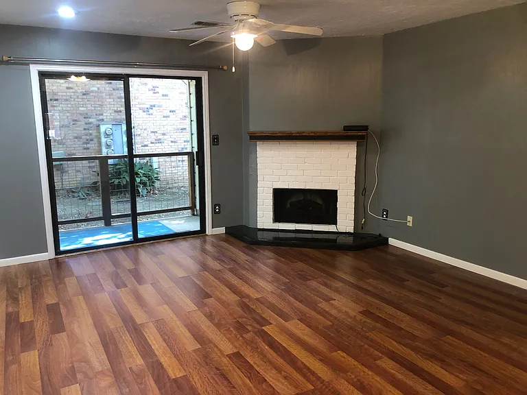 421 W San Antonio St #E1 — Photo 4