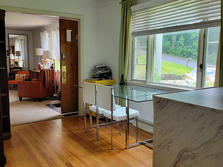 Hillcrest Dr — Photo 32