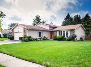 1916 N High Grove Ln, Palatine, IL 60074