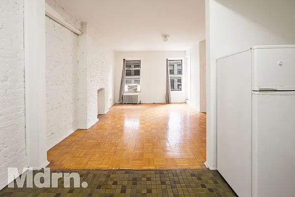 Rented by Mdrn Residential | media 8