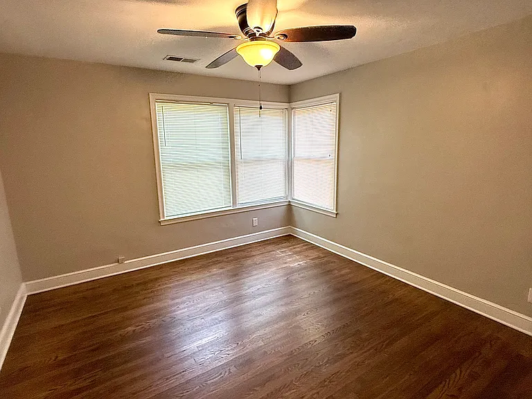 3589 Kenwood Ave — Photo 18