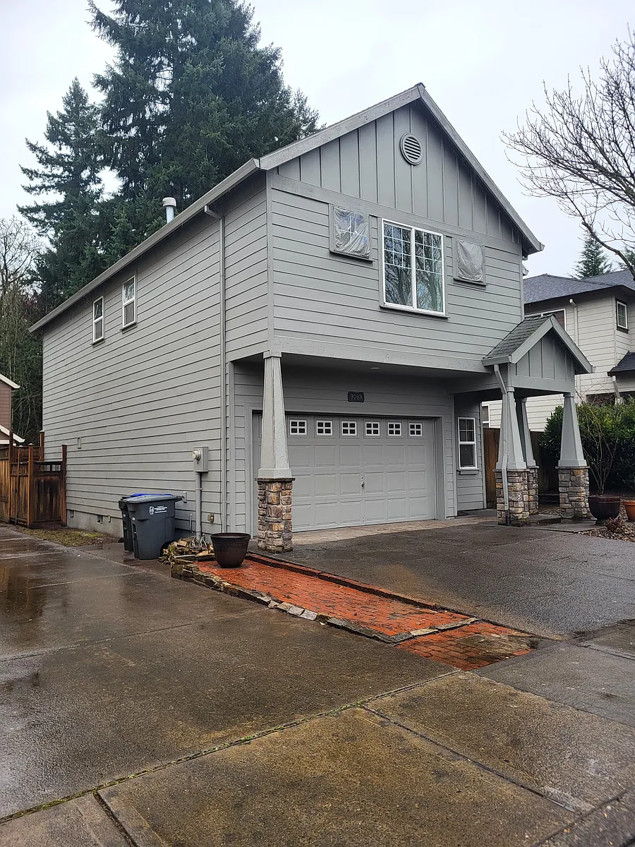 Building Photo - 7087 NE Ridge Dr