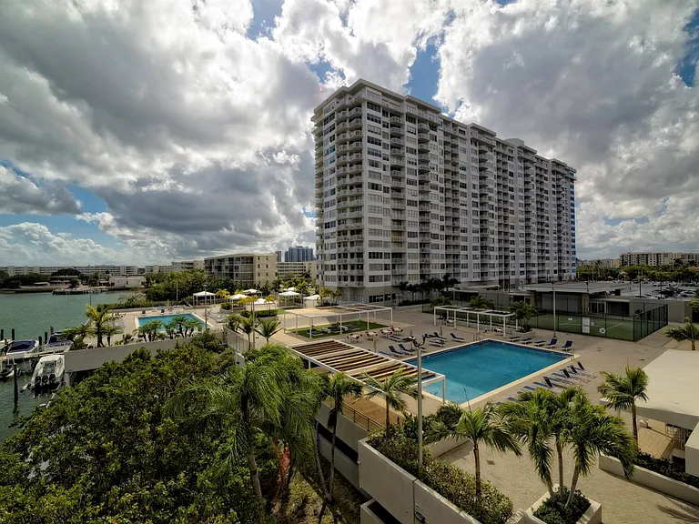 18081 Biscayne Blvd #403 — Photo 8