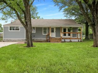 106 S 50th St, Parsons, KS 67357