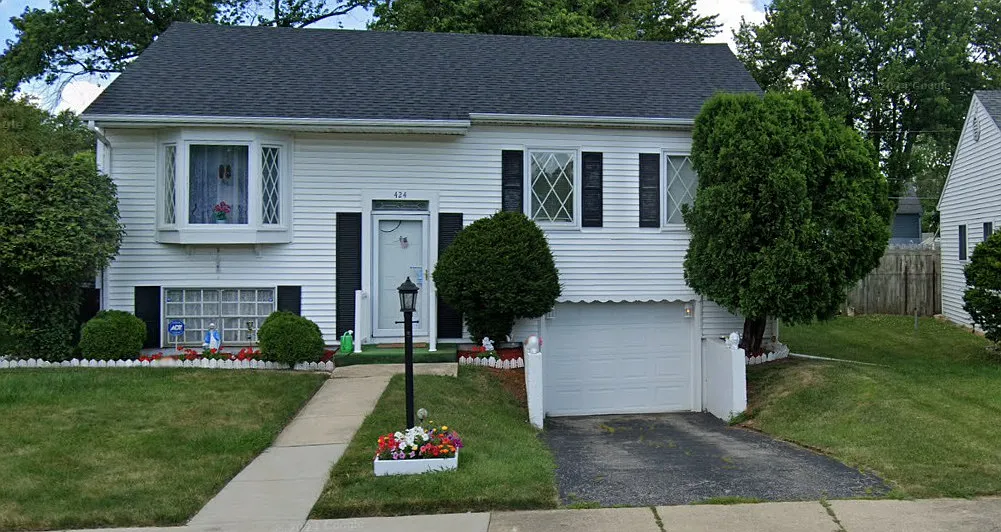 424 Mark Ave photo 1