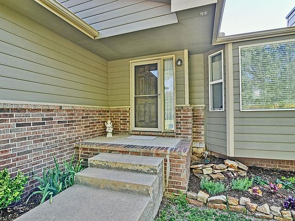 3rd image of 5122 N Blackhawk St