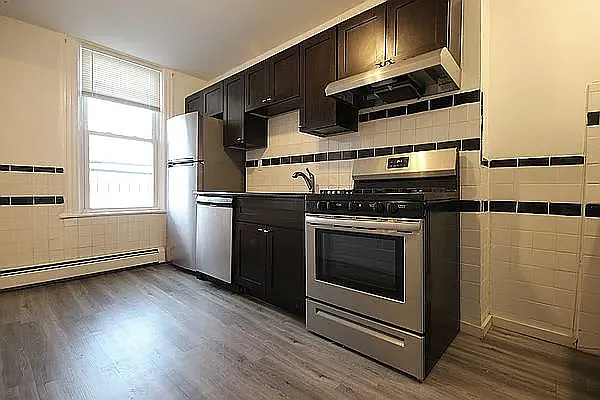 70 Zabriskie St #3 — Photo 3