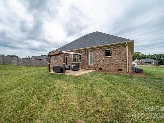 2nd image of 1460 Dawnview Ln