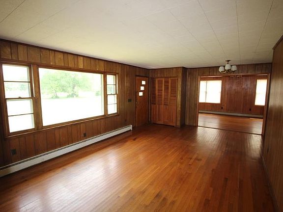 4th image of 3134 Caroline Ave