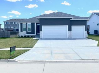 765 W Panorama Rd, Lincoln, NE 68523