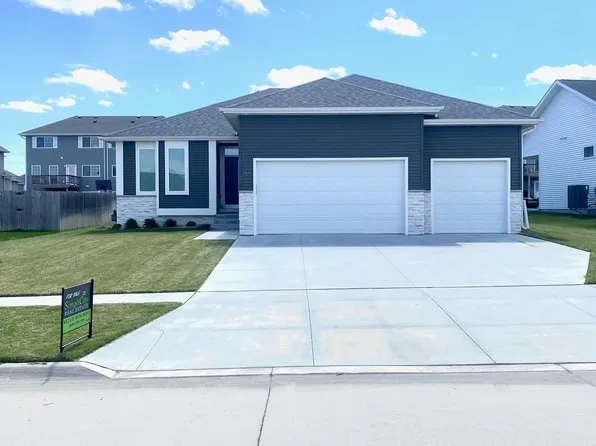 765 W Panorama Rd, Lincoln, NE 68523