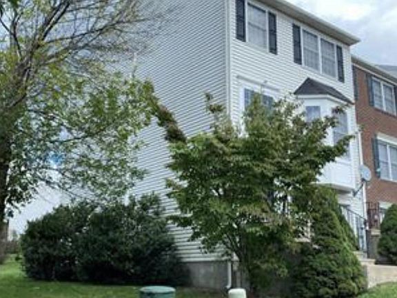 4th image of 216 N Oak St