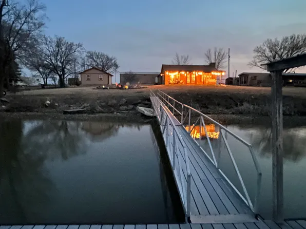 104 Eureka Lake Rd, Eureka, KS 67045